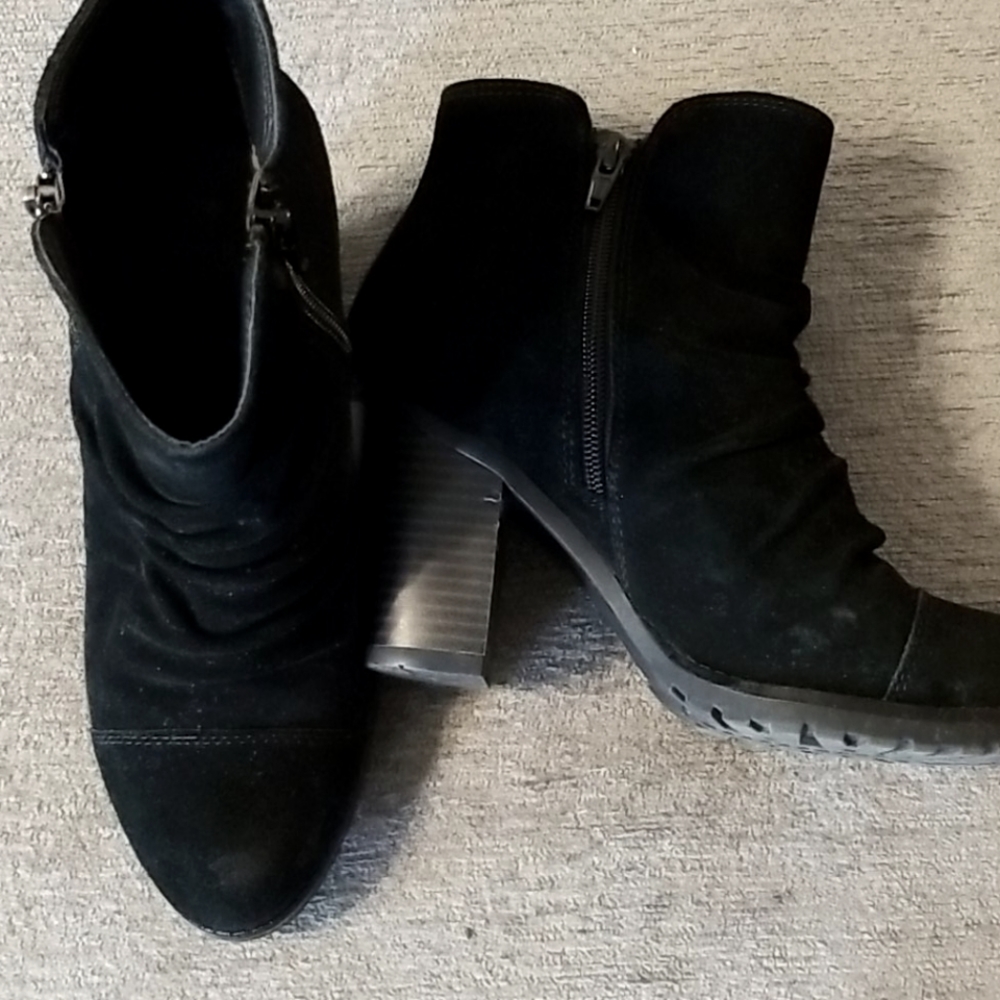 Shoes - Picture 3 of 3